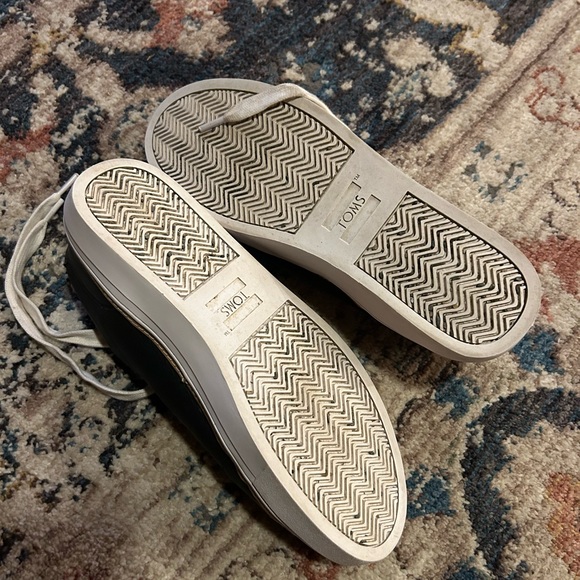 Alex Black Women’s TOMS Sneakers 10 - Picture 6 of 6